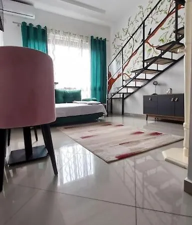 Isabel's 1 * Tirana
