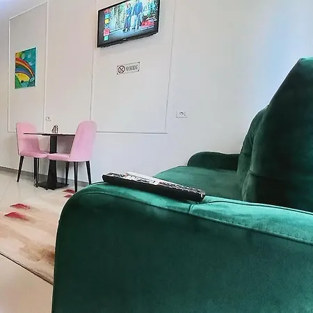 Isabel's 1 * Tirana