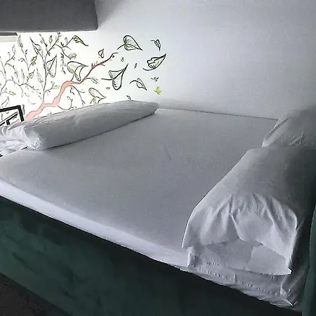 Isabel's 1 Tirana